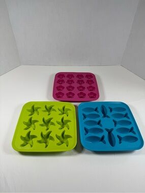 3 Silicone Candy Mold/Ice Cube Tray Forms Flower, Starfish, & Fish